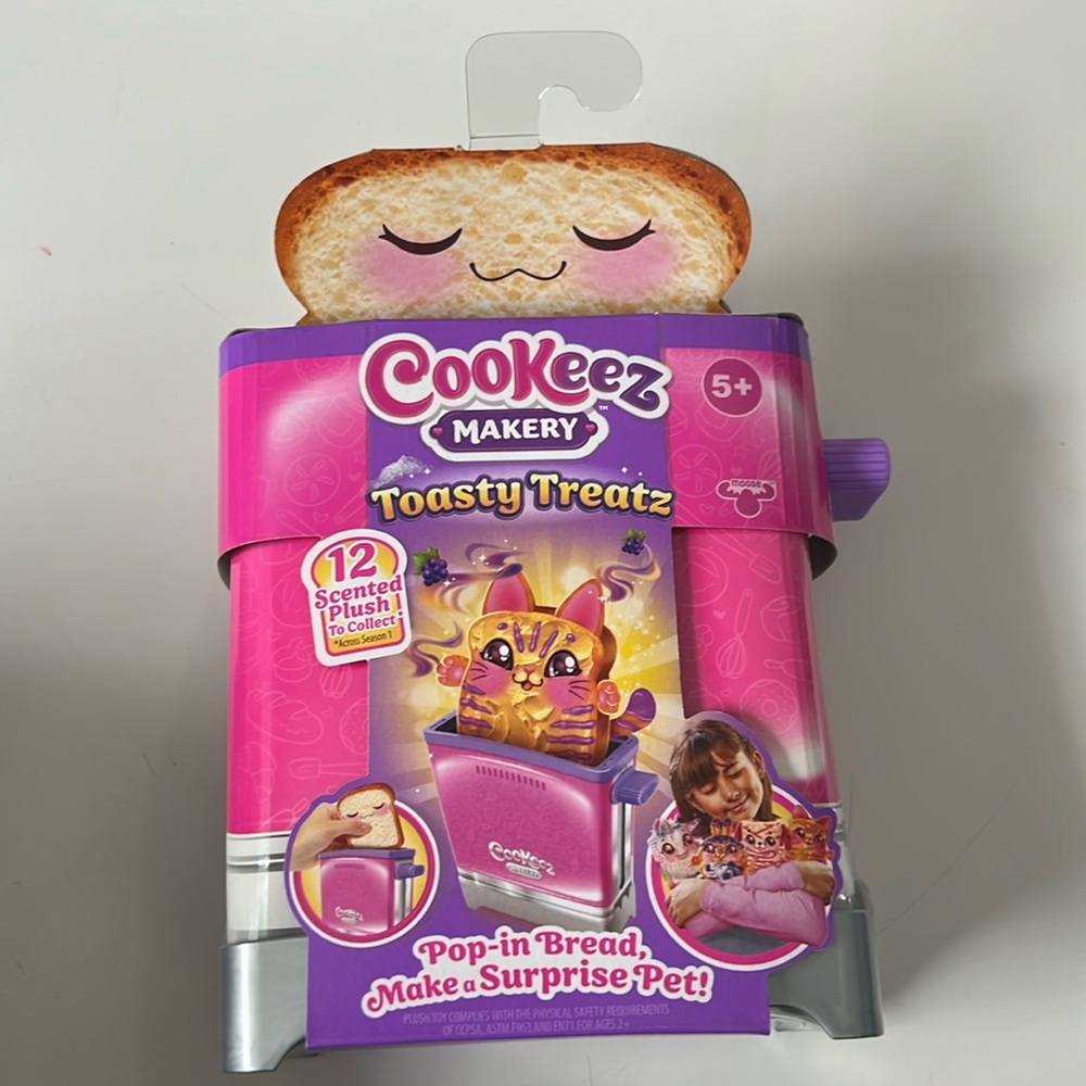 Cookeez Makery Toasty Treats Scented Mystery Plush Kids Toy